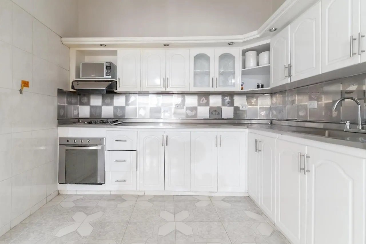 Prado Centro Hostal Медельин